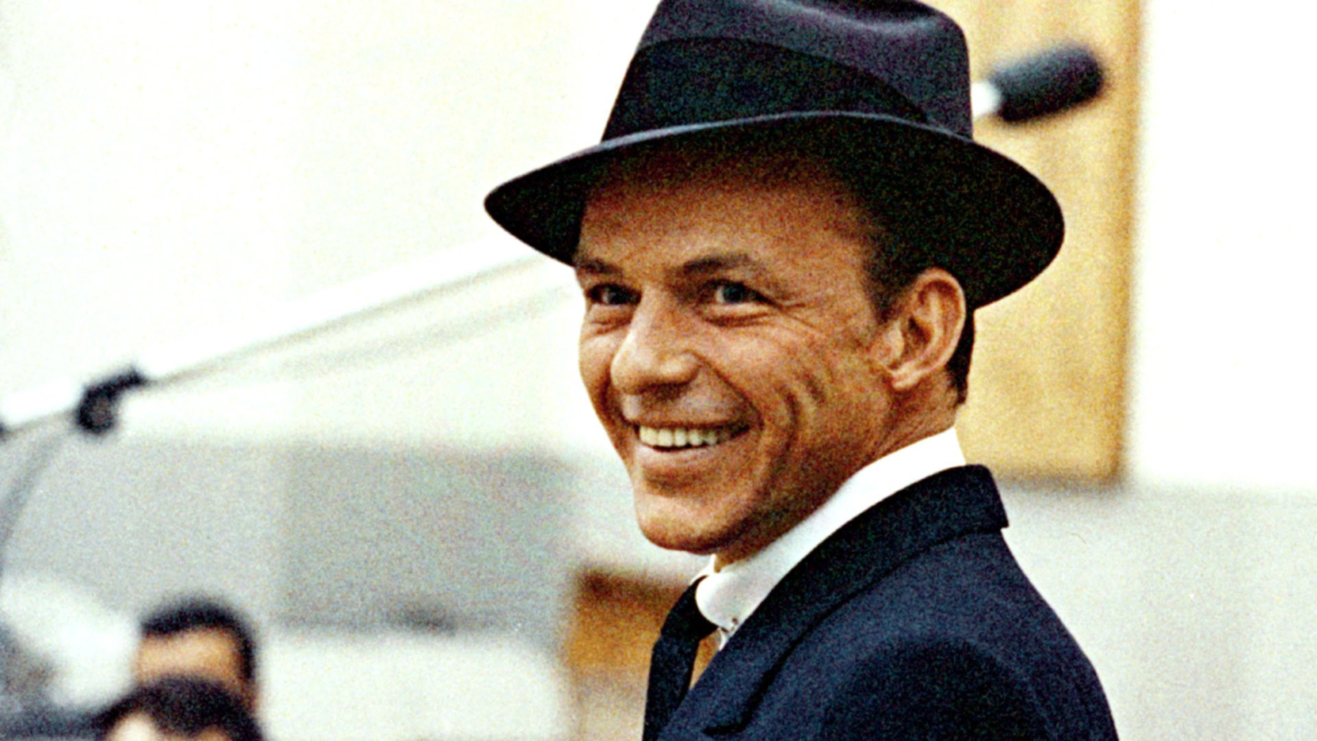 uomo, personal stylist, personal shopper, consulente d'immagine, shoppin in milan, frank sinatra, milan, made in italy, stile