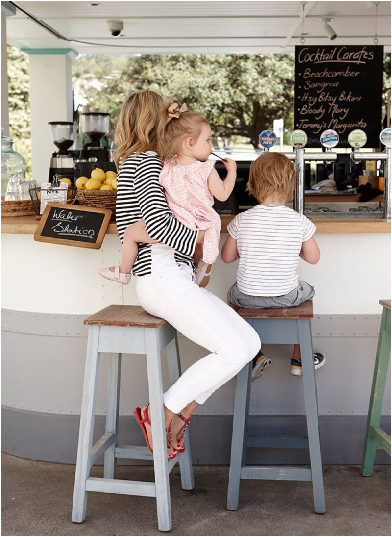 MAMME GLAMOUR IN PANTALONI BIANCHI moda donna, personal shopper, personal stylist, image consultant, Silk Gift Milan, Milan, abbigliamento mamma